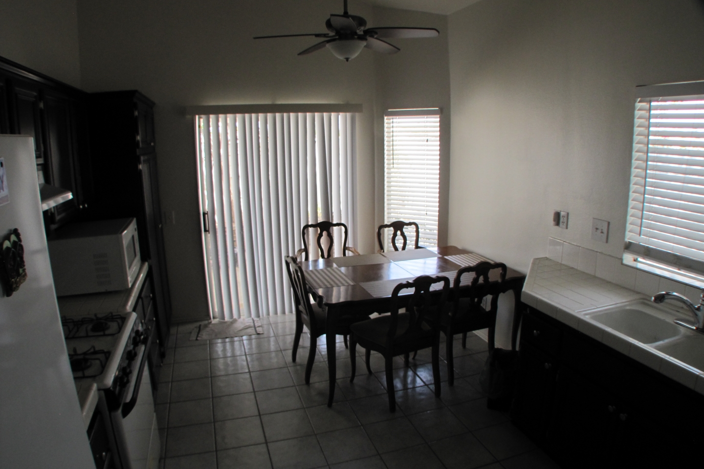 16206 VALLEYVALE DR FONTANA CA 92337