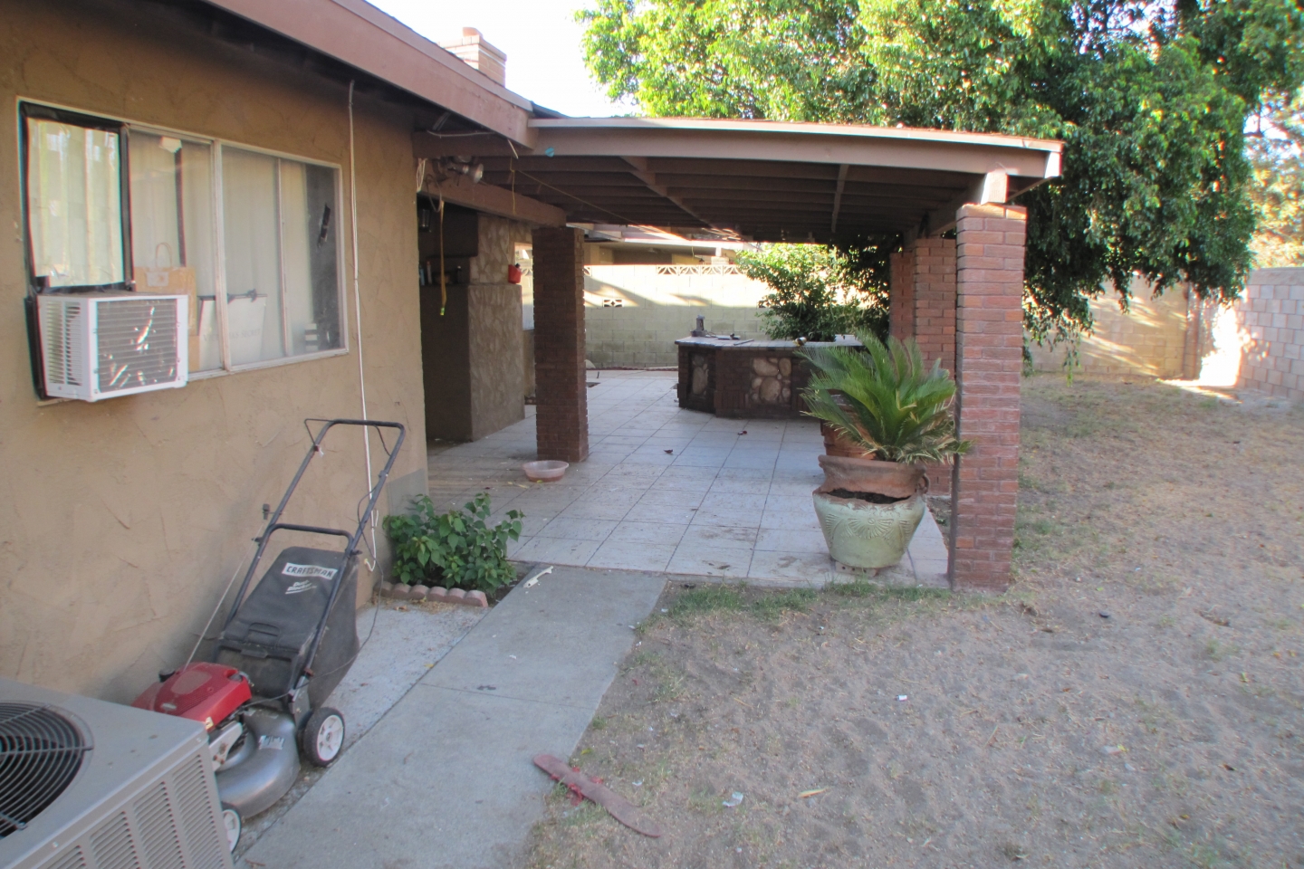 8867 WILLIAMS RD FONTANA CA 92335