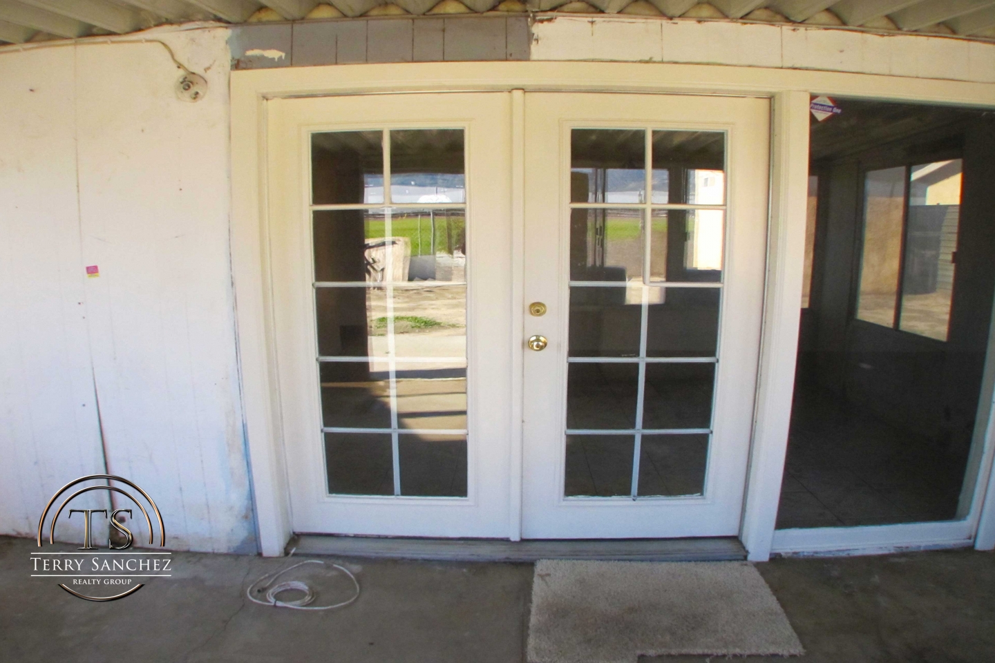 HOME FOR SALE IN SAN BERNARDINO CA 92407 BY REAL ESTATE BROKER TERRY SANCHEZ $260,000 WITH 4 BEDROOMS 2 BATHROOMS