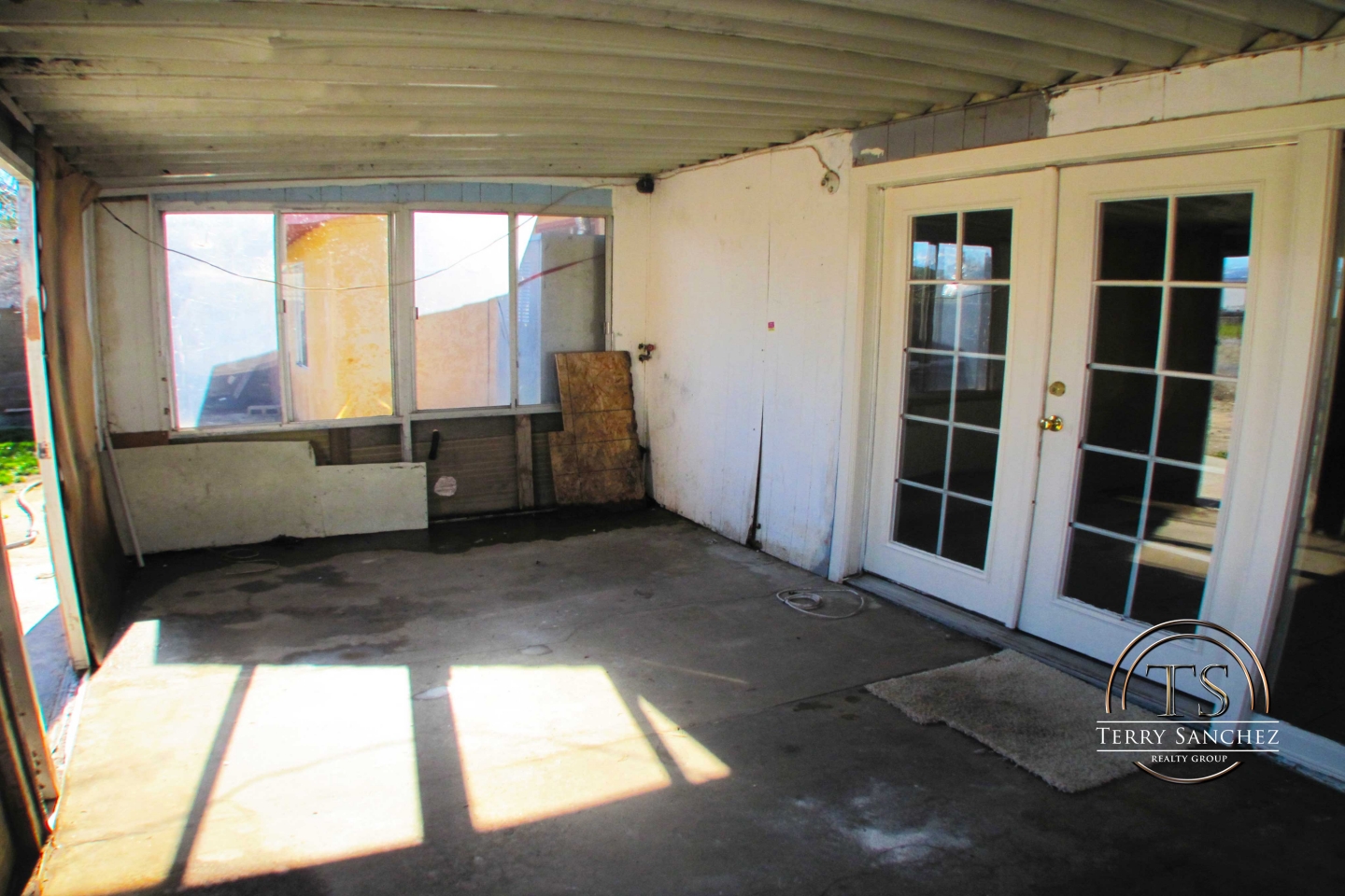 HOME FOR SALE IN SAN BERNARDINO CA 92407 BY REAL ESTATE BROKER TERRY SANCHEZ $260,000 WITH 4 BEDROOMS 2 BATHROOMS