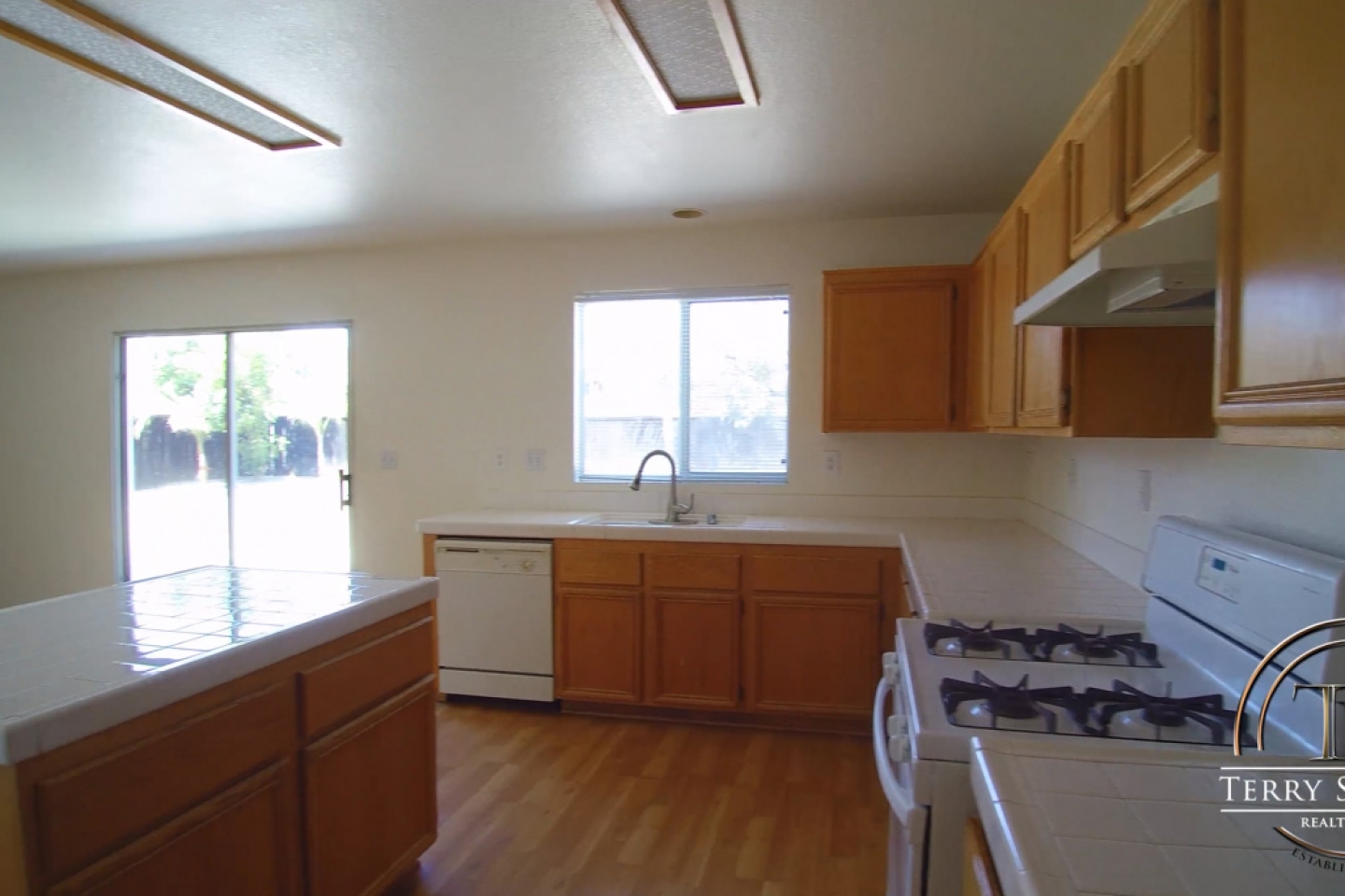 HOME FOR SALE IN RIVERSIDE CA 92508 BY REAL ESTATE BROKER TERRY SANCHEZ $430,000 WITH 5 BEDROOMS 4 BATHROOMS