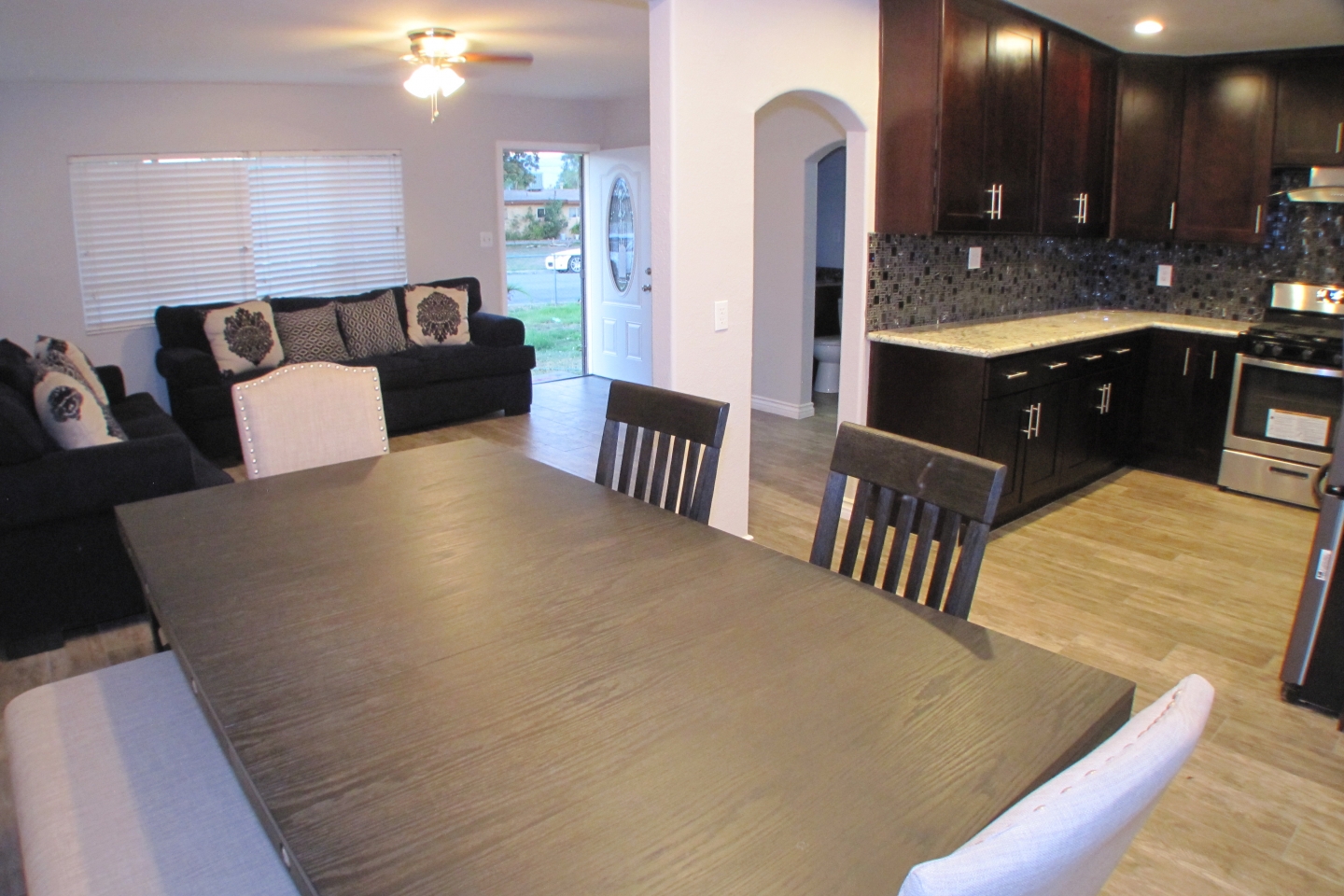 8211 ACORN AVE FONTANA CA 92335